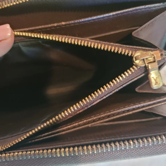 Authentic Vintage Louis Vuitton Damier Long Zipper Wallet - Picture 6 of 8